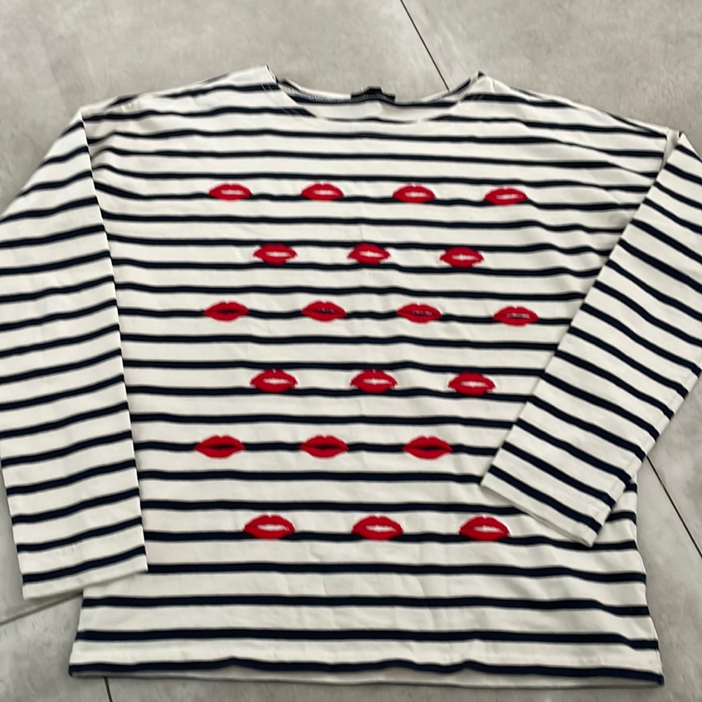 J Crew Long Sleeve T shirt. Beige with navy blue stripes. Kisses. Size S.